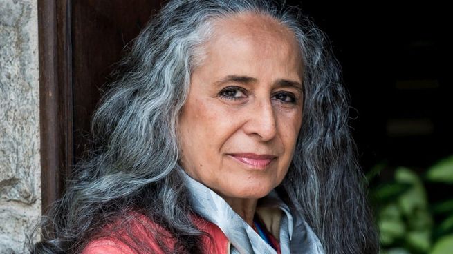 Maria Bethânia celebra hoy sus 80 años, tras una trayectoria que marcó a fuego la música latinoamericana