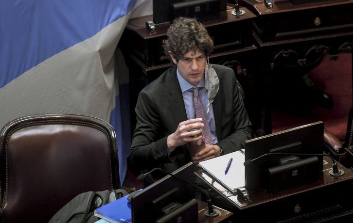 Martín Lousteau, uno de los pocos senadores presentes en el recinto. 