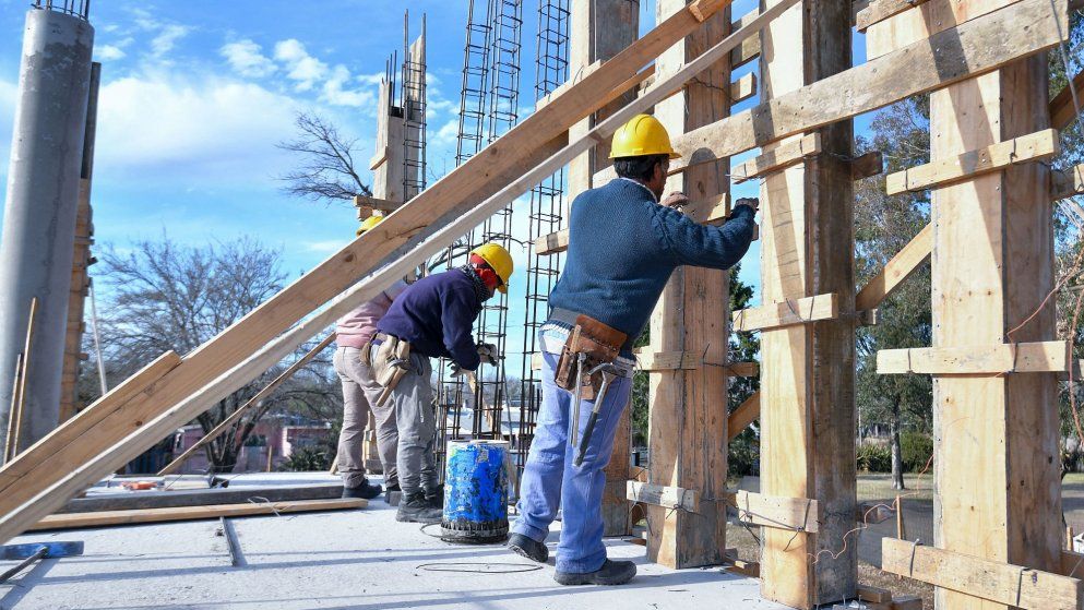 La mano de obra es uno de los componentes que encareción la construcción. 
