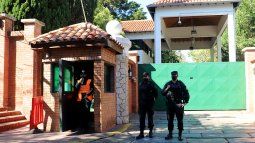 Investigan el presunto suicidio de un soldado den la quinta de Olivos. Investigan el presunto suicidio de un soldado den la quinta de Olivos.