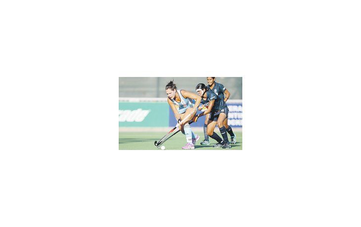 Noel Barrionuevo, autora de dos goles en el buen debut de Las Leonas ante India.