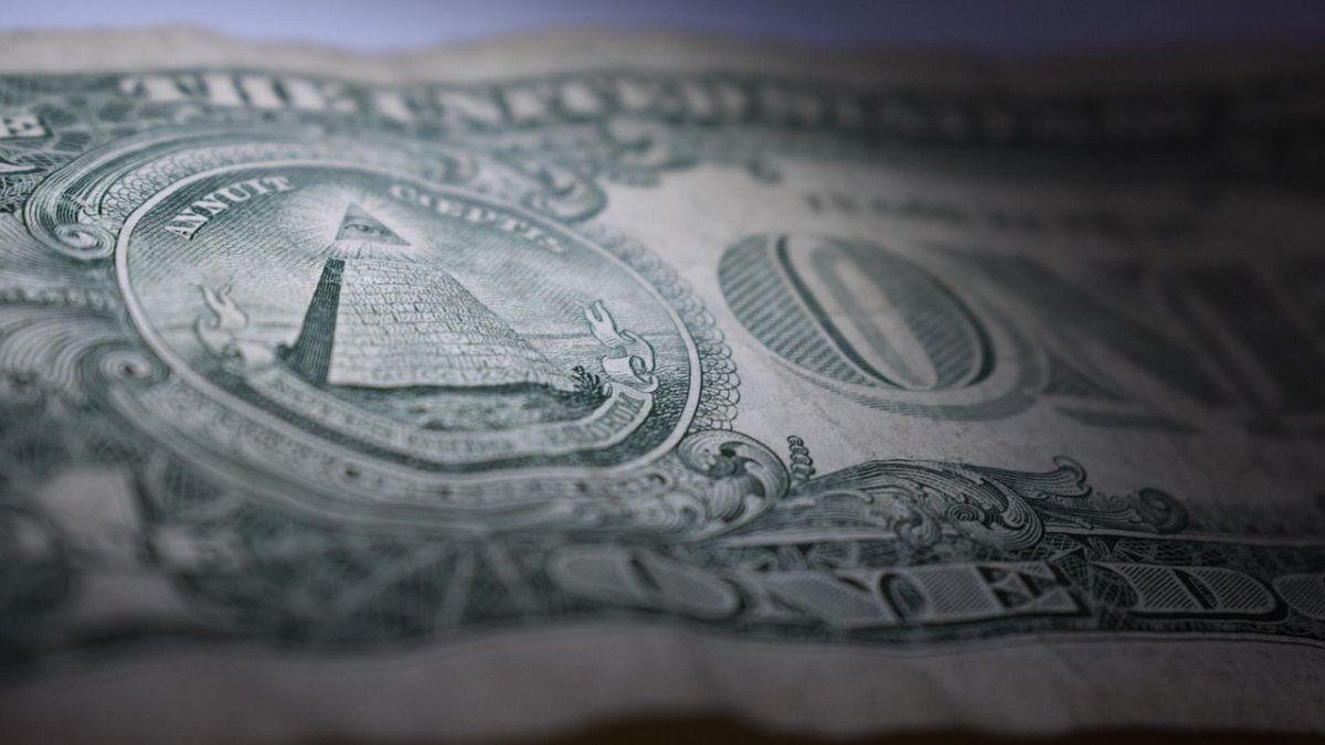 CCL dollar accelerates its rise, breaks through ,400 again and goes for the blue