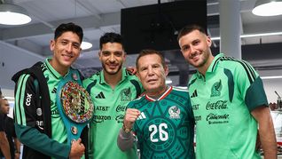 Julio César Chavez junto a Maurico Sulaimán, presidente del CMB, visitaron al plantel de la Selección de México. Julio César Chavez junto a Maurico Sulaimán, presidente del CMB, visitaron al plantel de la Selección de México.