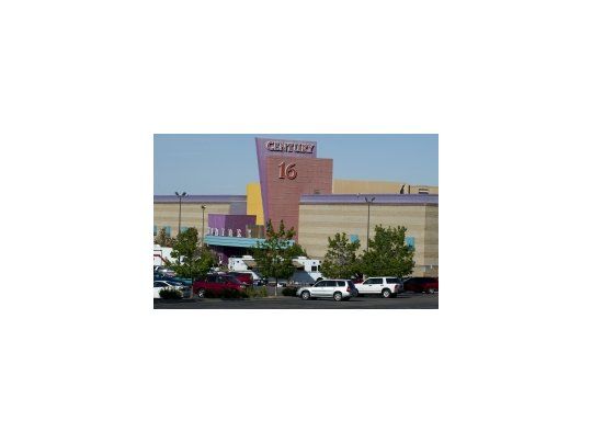 El sospechoso James Holmes tenía una escopeta de caza y una pistola en el momento del ataque.