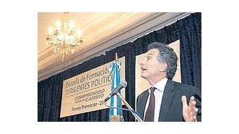 ámbito.com | Mauricio Macri entregóayer diplomas en laescuela de formación dedirigentes políticosde Compromisopara el Cambio.