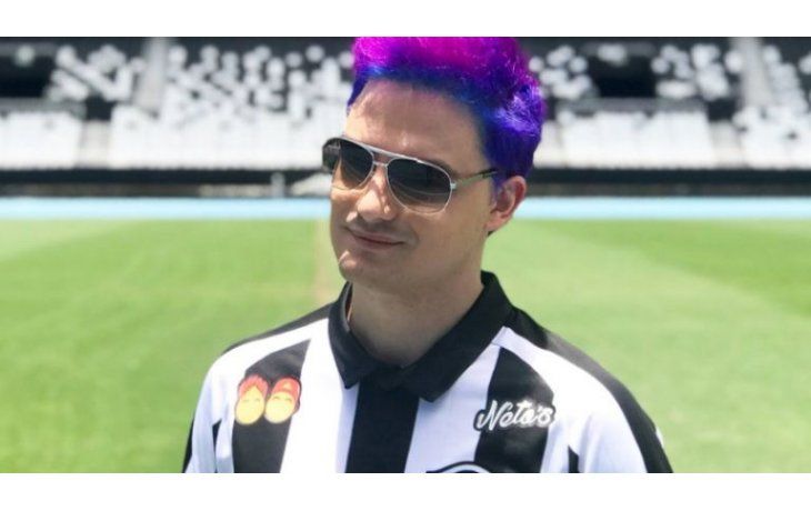 Felipe Neto, con la camiseta de Botafogo.