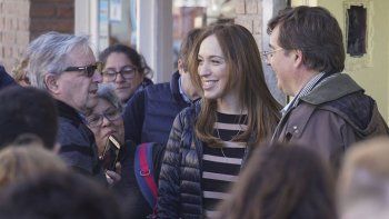 La gobernadora durante la recorrida en el interior de la Provincia.