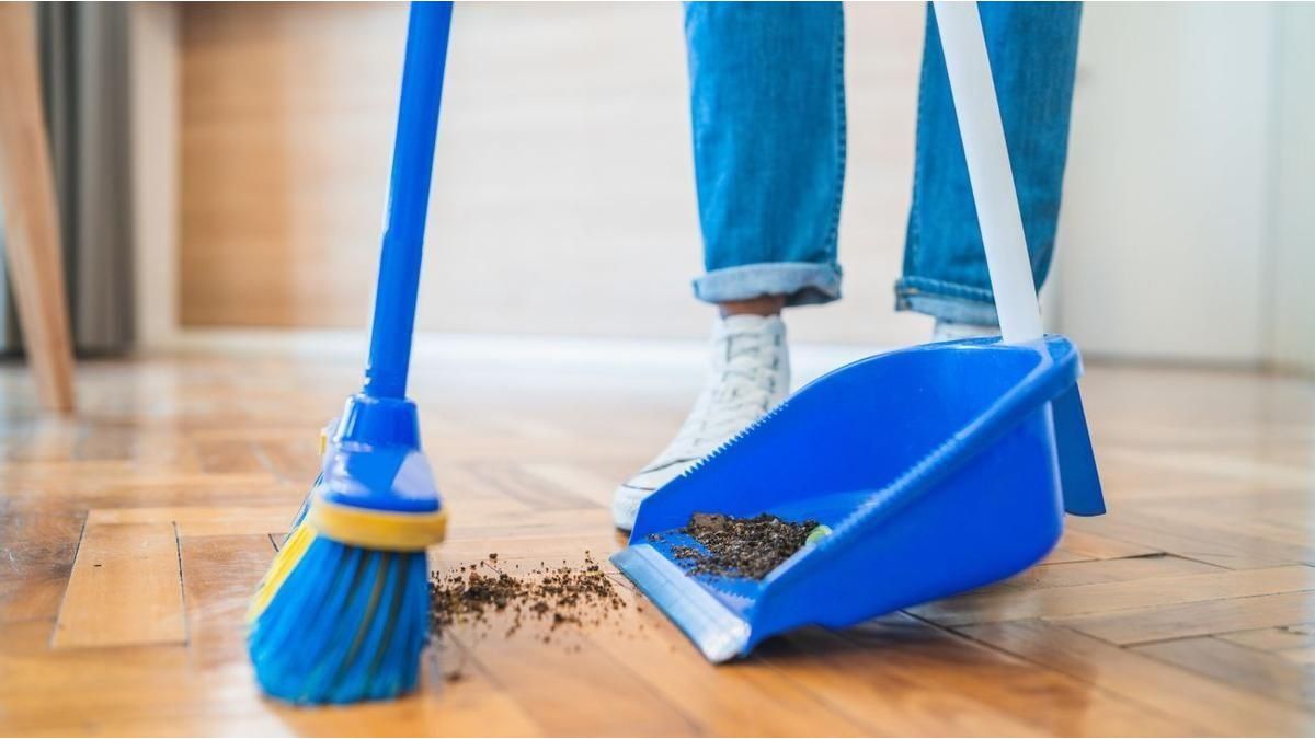 Keep your broken socks! They can become the allies of cleaning the home