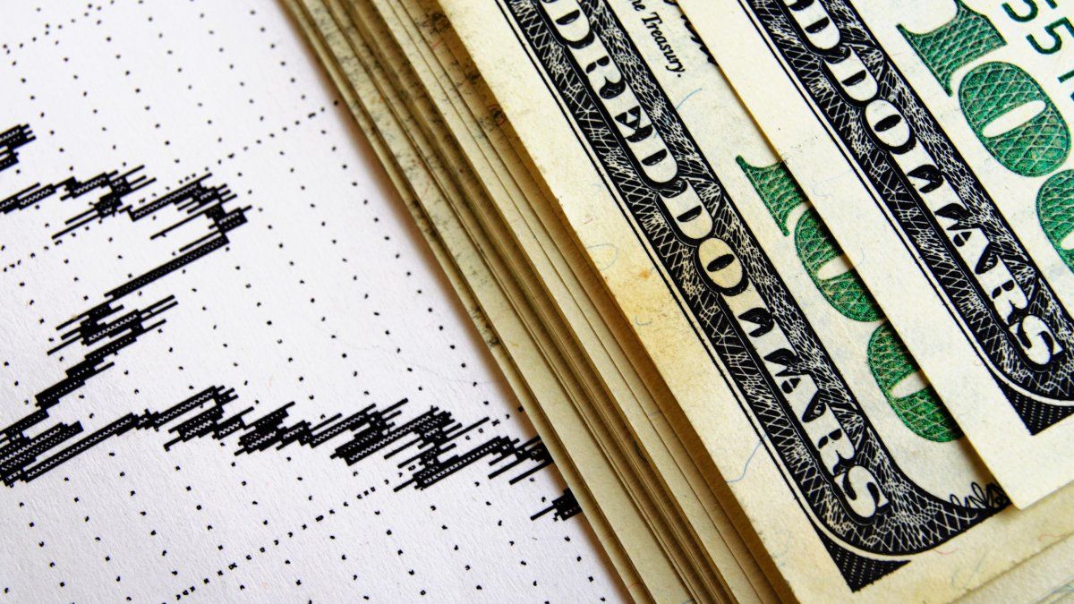 The blue dollar added five days without casualties and remained firm over the $ 1,300