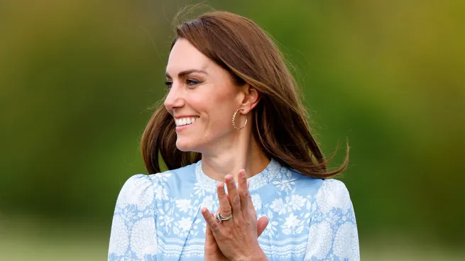 Desde la mismisima Kate Middleton hasta Angelina Jolie, el mundo del ADN puede sorprender a más de uno con los parentescos de los famosos