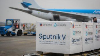 advierten que eeuu prohibiria el ingreso de personas vacunadas con sputnik v