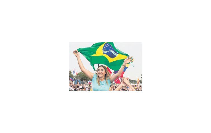 ámbito.com | Jóvenes de toda Sudamérica, y de todo el mundo en rigor, acompañarán al papa Francisco en su visita a Río de Janeiro. El fervor de los primeros que llegaron ya era palpable ayer en las calles.