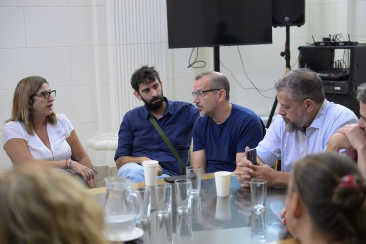 Claudia Neira recibió a un grupo de trabajadores de los medios públicos de CABA. Acompañaron representantes del Sindicato de Prensa de Buenos Aires (SiPreBa), desde donde rechazaron la concesión y llamaron a resguardar los puestos de trabajo. Claudia Neira recibió a un grupo de trabajadores de los medios públicos de CABA. Acompañaron representantes del Sindicato de Prensa de Buenos Aires (SiPreBa), desde donde rechazaron la concesión y llamaron a resguardar los puestos de trabajo.