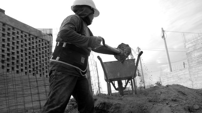 La UOCRA cerró un aumento salarial del 2,2%.