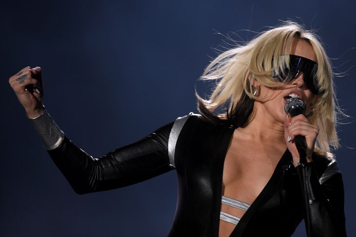 Lollapalooza en Argentina: Miley Cyrus cantó sus clásicos y alzó la bandera  de diversidad sexual