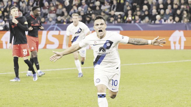 por las astas. El “Toro” Martínez anotó el gol del triunfo para Inter, que logró el boleto a 8vos de final con dos fechas de antelación.