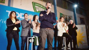 Clubes. El candidato a jefe porteño, Matías Lammens, ayer en un club de barrio .