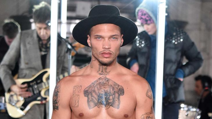 Jeremy ahora logra millones gracias a su carrera como modelo.