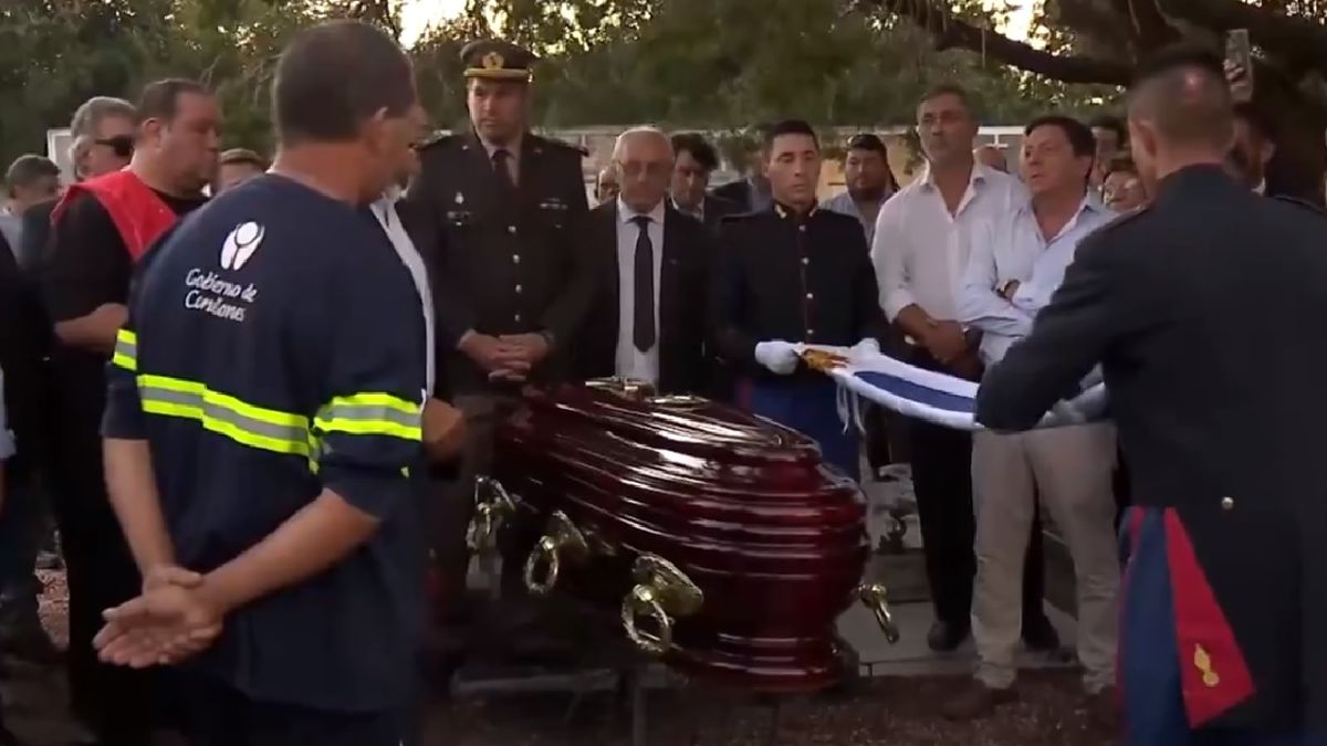 Leaders of the ruling party and the opposition said goodbye to Adrián Peña
