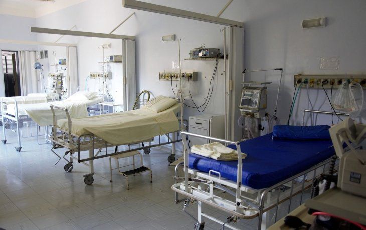 Alertan que las canillas de hospitales tienen miles de bacterias que pueden causar infecciones