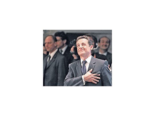 Nicolas Sarkozy ayer, al proclamar su triunfo. «Los franceses decidieron romper con las ideasy los comportamientos del pasado», dijo.