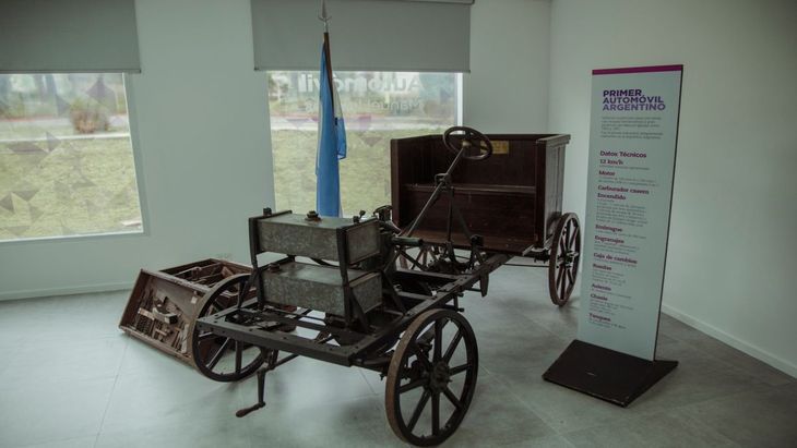 Primer Automóvil Argentino.