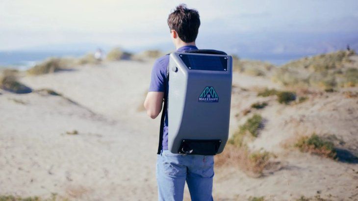 La mochila que puede revolucionar la forma en que nos relacionamos con la tecnología y la naturaleza. La mochila que puede revolucionar la forma en que nos relacionamos con la tecnología y la naturaleza.