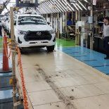 La planta de Toyota en Zárate: corazón de la producción automotriz argentina. En un hito histórico para la industria nacional, la fábrica de la automotriz japonesa, donde se ensamblan modelos clave como la Hilux, alcanzó un récord de producción en octubre, con un total de 18.746 vehículos fabricados La planta de Toyota en Zárate: corazón de la producción automotriz argentina. En un hito histórico para la industria nacional, la fábrica de la automotriz japonesa, donde se ensamblan modelos clave como la Hilux, alcanzó un récord de producción en octubre, con un total de 18.746 vehículos fabricados