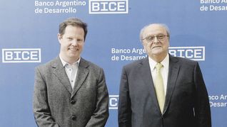 ENCUENTRo. Mariano de Miguel, ayer, con Ignacio de Mendiguren.