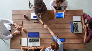 El 80% de las empresas familiares son lideradas por las primeras o segundas generaciones.  El 80% de las empresas familiares son lideradas por las primeras o segundas generaciones.