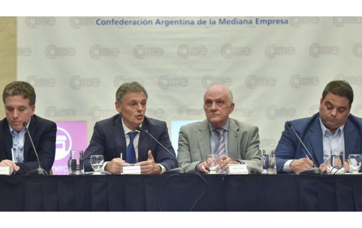 Jorge Triaca, Nicolás Dujovne y Francisco Cabrera explicaron los alcances de las iniciativas ante Confederación Argentina de la Mediana Empresa. Esta semana se habían reunido con la UIA.