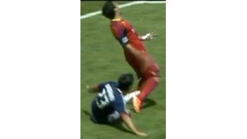 La terrible patada de Mondaini a Morales, que le terminó con el tobillo fracturado. El ex Boca fue suspendido por la MLS.