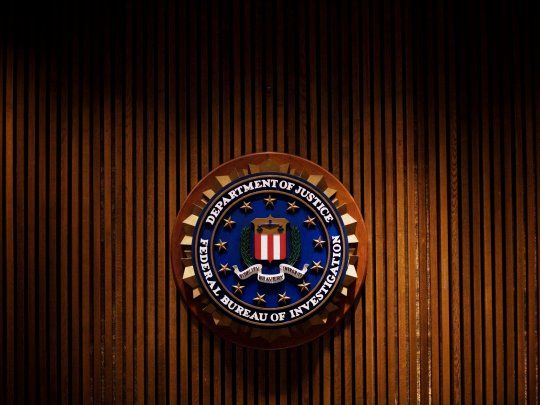 Donald Trump no tiene descanso: los jueces determinaron que no puede participar de las elecciones internas y el FBI investiga amenazas a los magistrados.