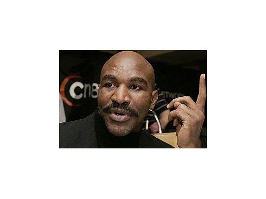 Holyfield dijo que la homosexualidad es una enfermedad.