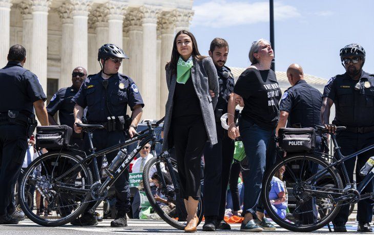 Estados Unidos: detienen a congresistas que protestaban por el derecho al aborto.