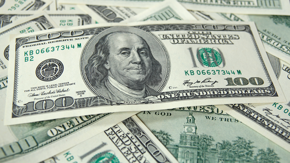 Economistas le ponen precio al dólar para diciembre: a cuánto creen que cotizará