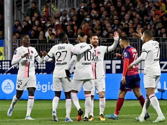 Lionel Messi festeja junto a todo el equipo francés&nbsp;