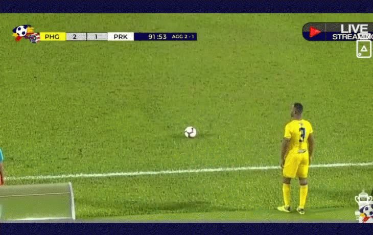 A lo Chilavert contra River: golazo de tiro libre desde atrás de mitad de cancha