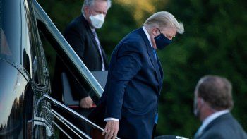 El presidente Donald Trump, llegando al hospital militar Walter Reed.