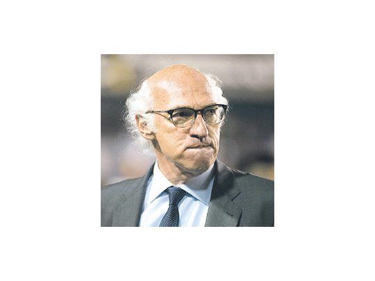 Carlos Bianchi se fue con mucha bronca de la Bombonera y terminó pidiendo disculpas al público, que lo abucheó por primera vez.