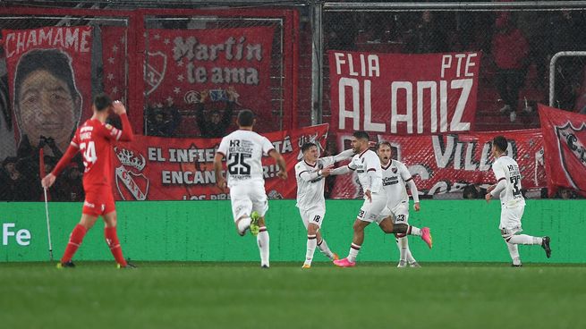 Newells festejó ante Independiente en el Libertadores de América.