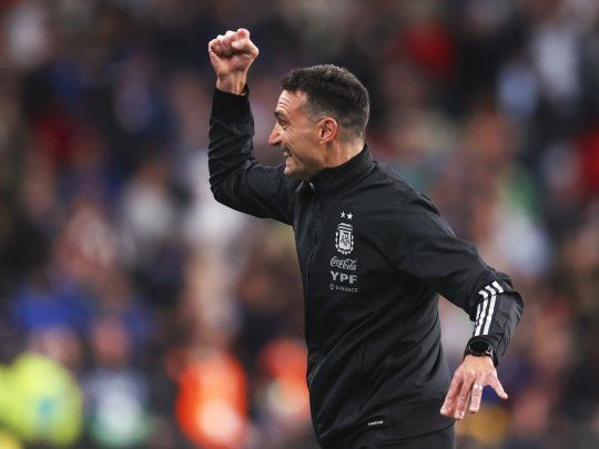 Festeja, pero con mesura. Lionel Scaloni está feliz por el presente de la selección argentina pero sabe que el Mundial es totalmente diferente.