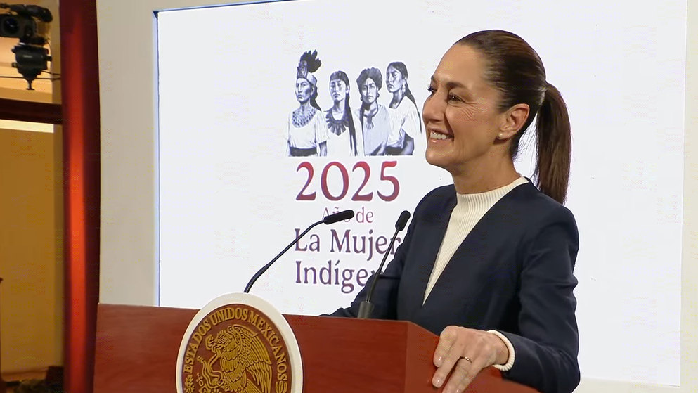 Claudia Sheinbaum habla en la Mañanera del Pueblo.
