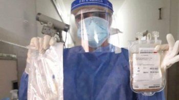 El plasma, administrado dentro de las 72 horas, mostró eficacia en adultos mayores con Covid-19