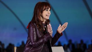 La Corte Suprema deberá decidir si confirma o no el fallo del 2022 que le dictó una sentencia a seis años de prisión e inhabilitación a Cristina Kirchner.