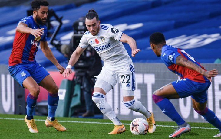 Leeds volvió a sufrir una goleada y quedó muy lejos de los puestos de vanguardia.