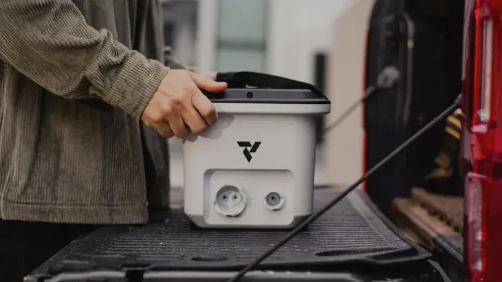 El acceso al agua potable se vuelve mucho más sencillo con este producto portátil. El acceso al agua potable se vuelve mucho más sencillo con este producto portátil.