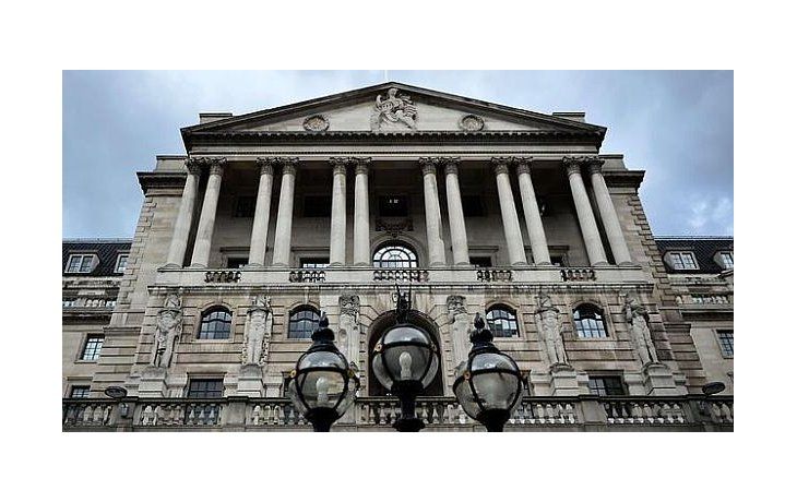 El Banco de Inglaterra anunció que mantendrá la tasa líder de interés en el mínimo histórico.