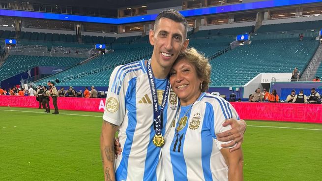 Ángel Di María y su madre tuvieron a Graciela como una compañera más en los inicios en el fútbol de Fideo.