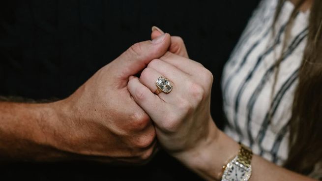El anillo de compromiso de Taylor Swift. 